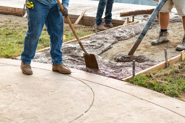 Best Custom Concrete Contractor  in Legend Lake, WI