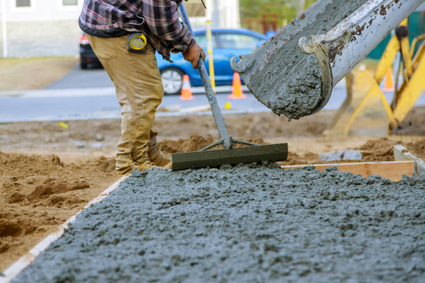 Best Custom Concrete Contractor  in Legend Lake, WI